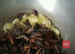 黄鳝炒蒜苗的做法图解4