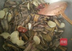 黄鳝炒蒜苗的做法图解5