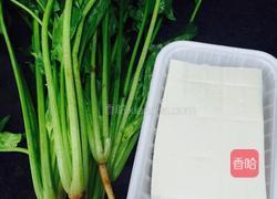 菠菜炖豆腐的做法图解1