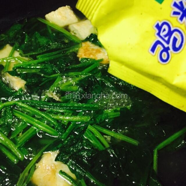 出锅前加入适量鸡精