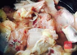 香菇土豆炖鸡块的做法图解1