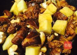 香菇土豆炖鸡块的做法图解9