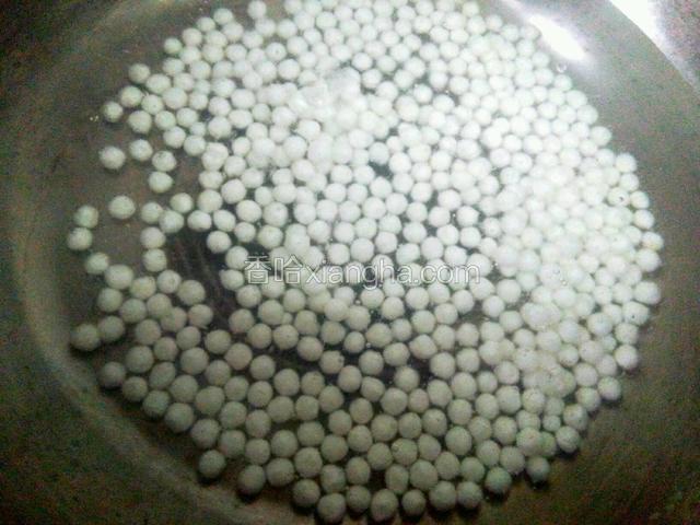 水烧开放入西米