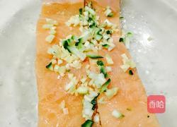 迷迭香酱汁三文鱼的做法图解4