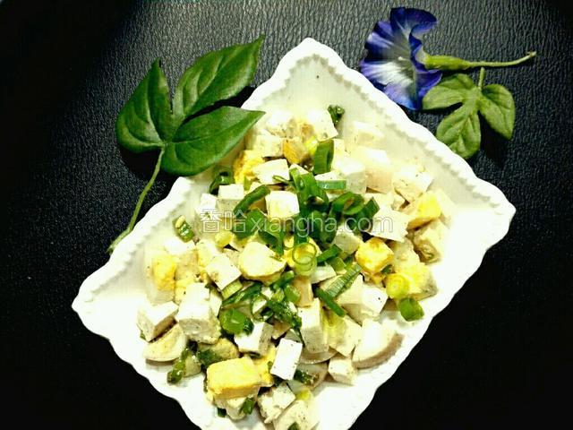小葱卤蛋拌豆腐
