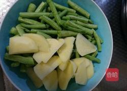 土豆豆角炖肉的做法图解2