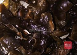 黑木耳韭菜鸡蛋蒸包子的做法图解2