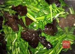 黑木耳韭菜鸡蛋蒸包子的做法图解6