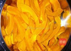 南瓜豆沙小猪包的做法图解2