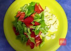 红椒绿意回锅肉的做法图解4