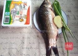 豆腐鱼汤的做法图解1
