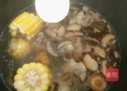 玉米香菇排骨汤的做法图解6
