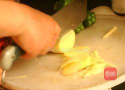 土豆爆炒辣椒的做法图解1