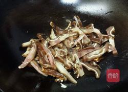 尖椒炒猪耳根的做法图解7