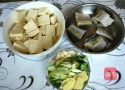 鳕鱼炖豆腐的做法图解1