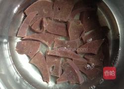 蒲公英猪肝汤的做法图解2