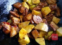 土豆炖五花肉的做法图解4