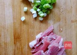 酸菜炖粉条的做法图解3