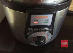 蜜汁银耳红枣莲子枸杞羹的做法图解3