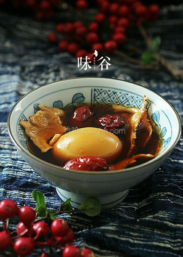盛出即可享用，吃鸡蛋喝汤。
