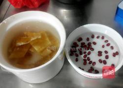 牛奶炖花胶的做法图解2