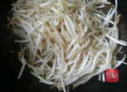 绿豆芽香肠炒饼丝的做法图解2