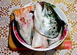 三文鱼头豆腐汤的做法图解1