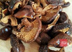 香菇馅饺子的做法图解1