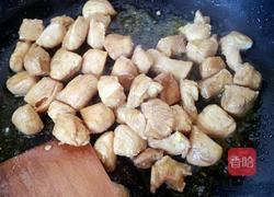 青椒爆炒鸡丁的做法图解7