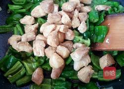 青椒爆炒鸡丁的做法图解10