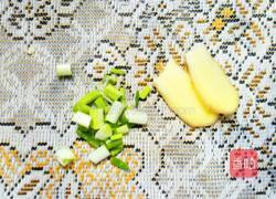 胡萝卜玉米筒骨汤的做法图解5