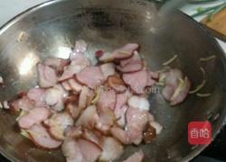 青椒洋葱炒腊肉的做法图解4