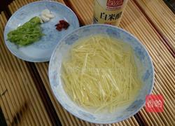干煸黄金土豆丝的做法图解1