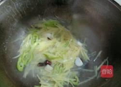 干煸黄金土豆丝的做法图解4