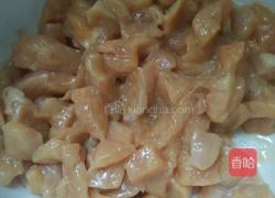 核桃鸡丁的做法图解3