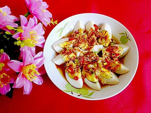 小菜凉拌蒜泥鸡蛋