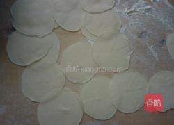  猪肉芹菜水饺的做法图解4