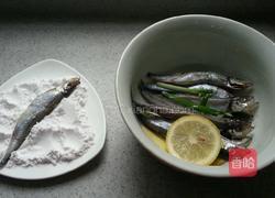 干煎多春鱼的做法图解5