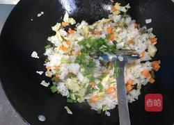 泡菜炒饭的做法图解7