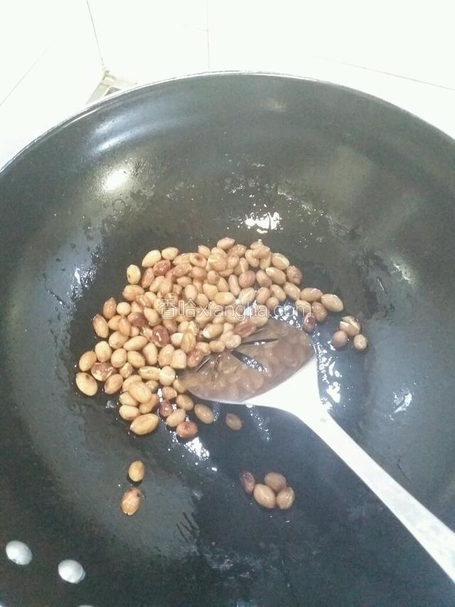 不停的翻炒