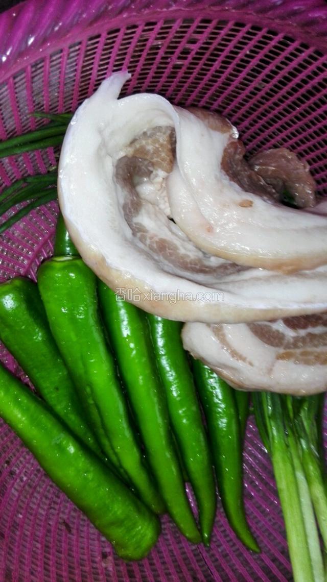 准备食材，洗净备用