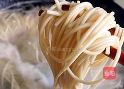肉末热拌面的做法图解2