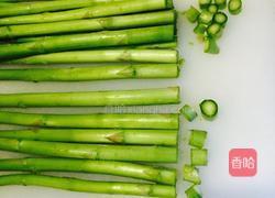 清炒芦笋虾仁的做法图解2