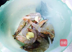 茄汁黄金虾的做法图解1