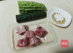 苦瓜排骨黄瓜汤的做法图解1