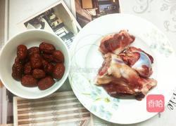 红枣猪骨汤的做法图解1