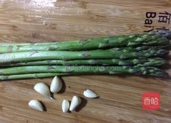 蒜香芦笋的做法图解1