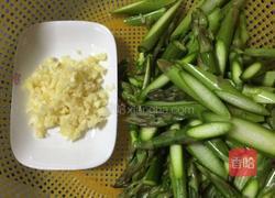 蒜香芦笋的做法图解2
