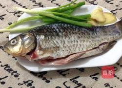 蒸鲫鱼的做法图解1