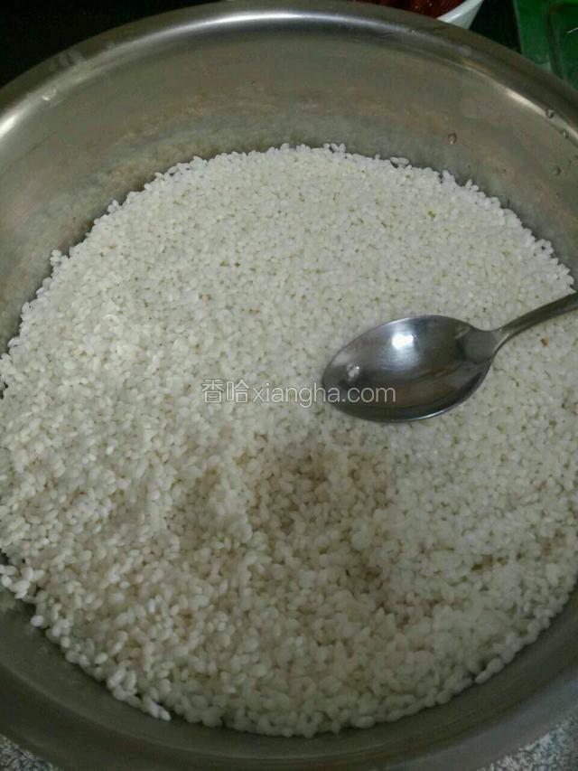 将糯米泡2～3小时